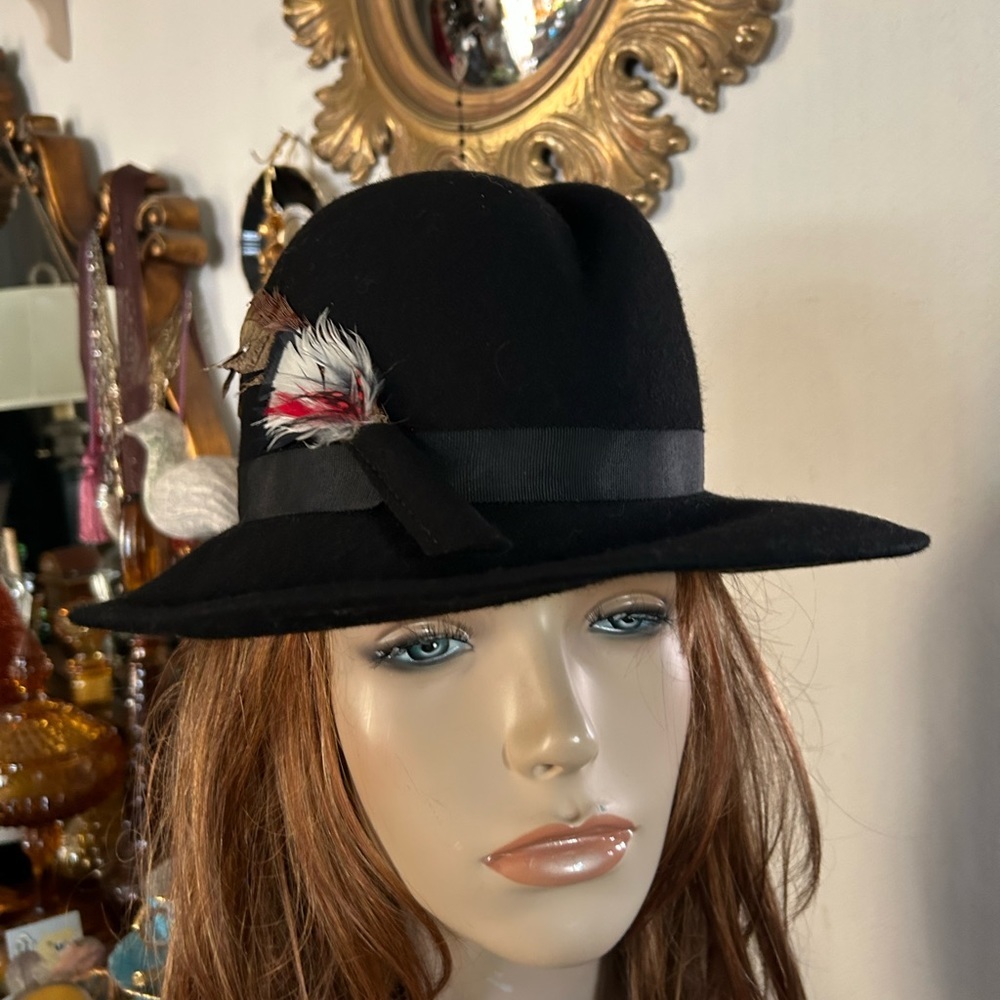 Vintage Black Wool Hat w Feather Embellishment - Picture 5 of 14